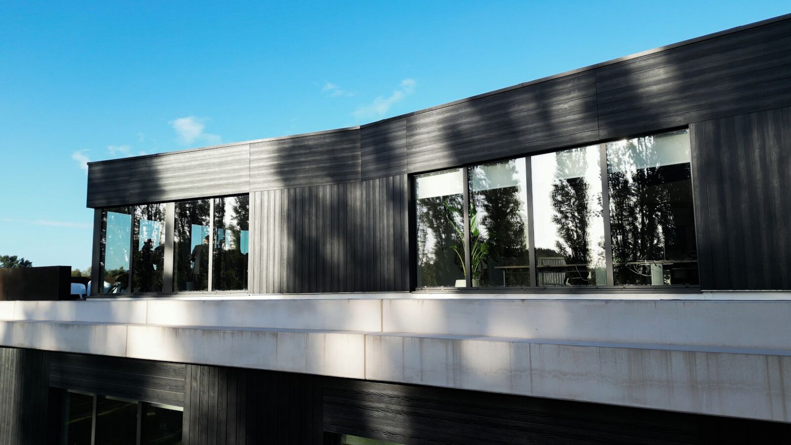 Dubbel feest bij B.E.G. Belgium B.E.G. Brück Electronic GmbH